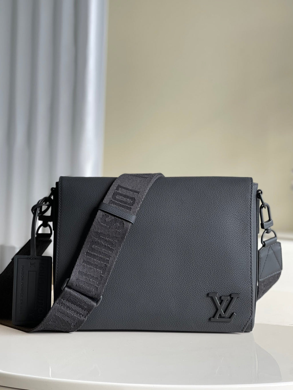 Louis Vuitton Messenger Grain Black For Men, Bags, Shoulder And Crossbody Bags 11in/28cm Louis Vuitton M57080