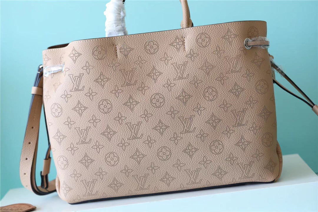 Louis Vuitton Bella Tote Mahina Coquille For Women,  Shoulder And Crossbody Bags 12.6in/32cm Louis VuittonÃƒâ€šÃ‚Â 