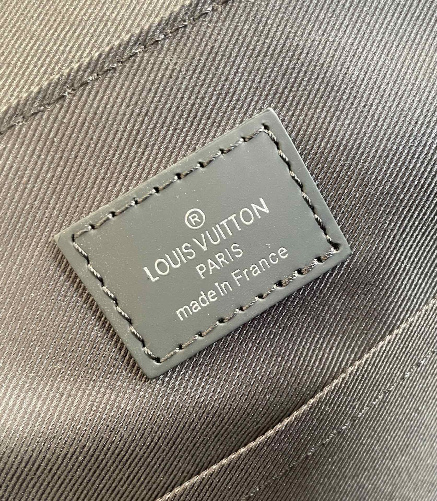 Louis Vuitton GLAMIstrict PM Monogram Eclipse Canvas For Men, Bags, Shoulder And Crossbody Bags 9.8in/25cm Louis Vuitton M44000