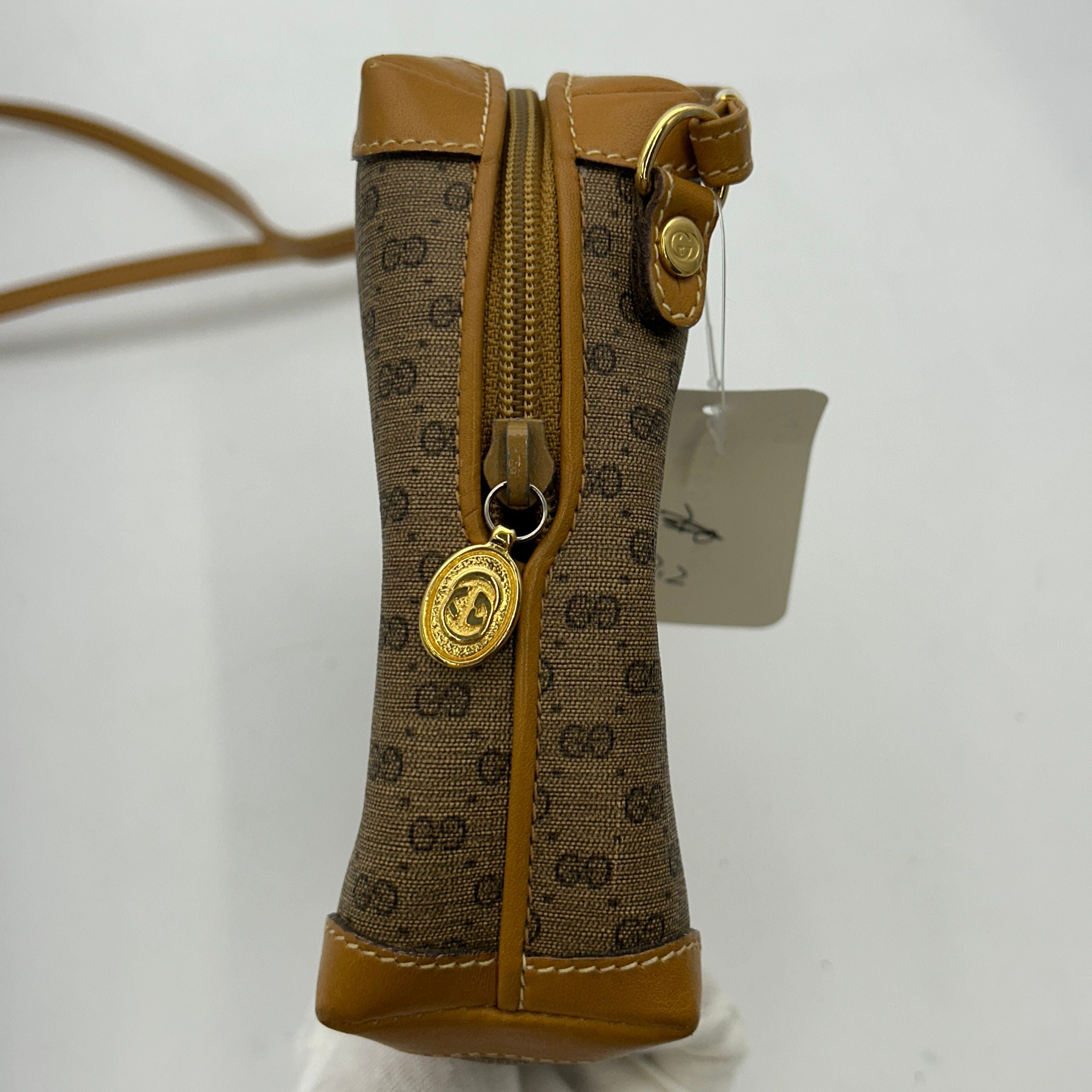 GUCCI Micro GG Supreme Shoulder Bag gu5514ee