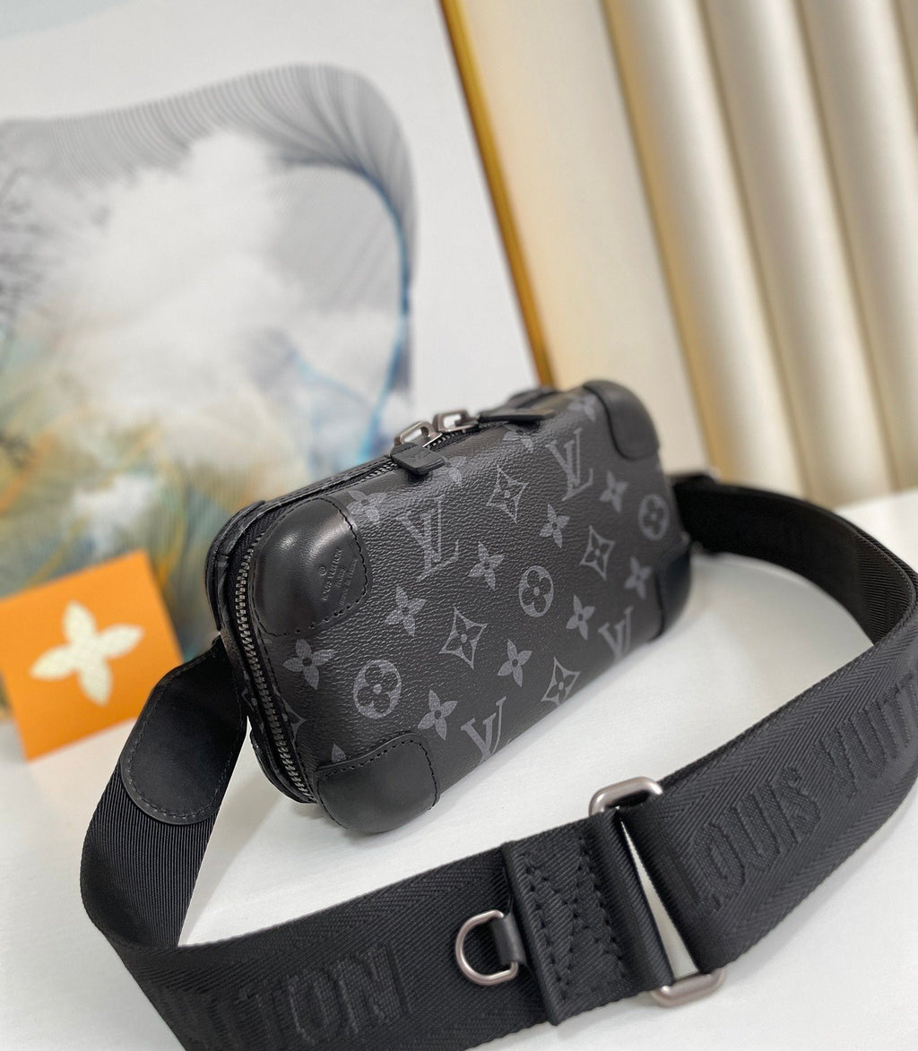Louis Vuitton Horizon Clutch Monogram Eclipse For Men, Bags, Shoulder And Crossbody Bags 8.3in/21cm Louis Vuitton M45579
