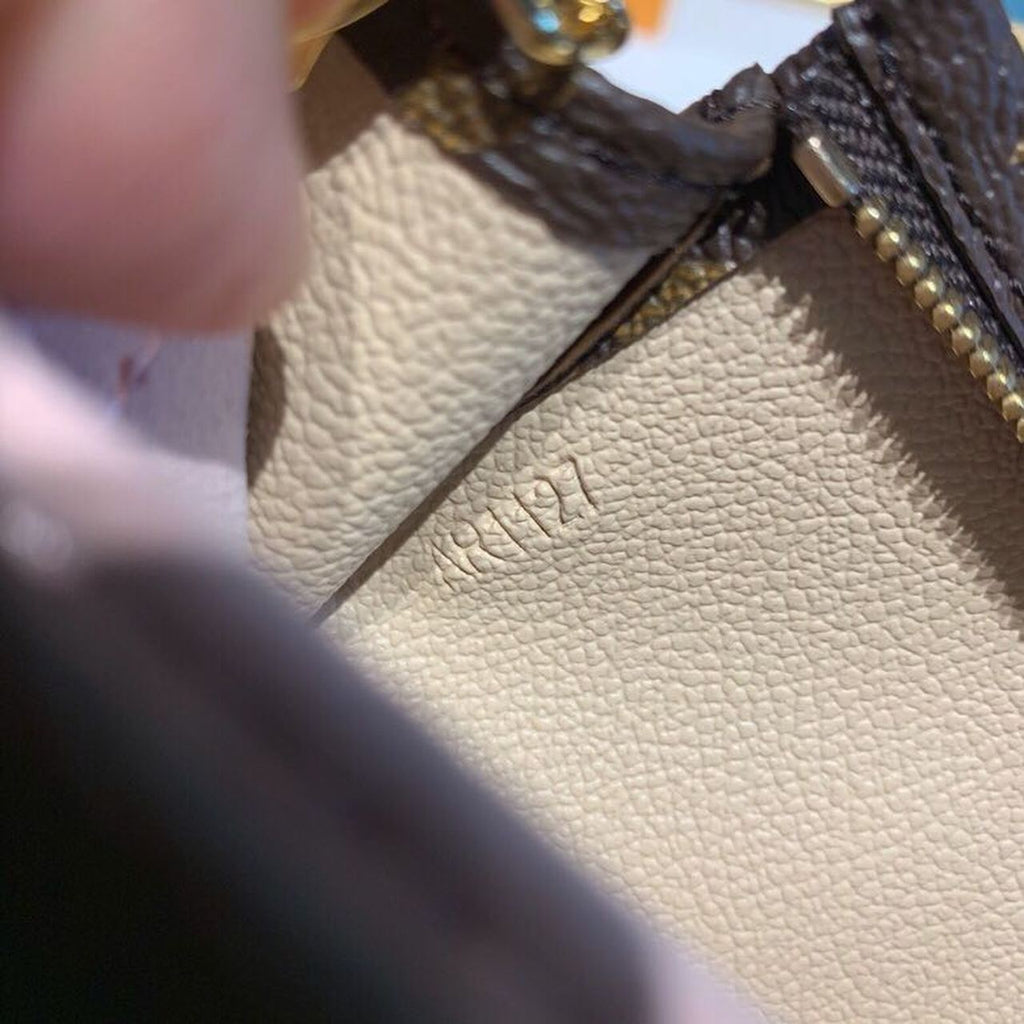 Louis Vuitton Toiletry Pouch On Chain Monogram Canvas For Women, WoBags, Shoulder And Crossbody Bags 7.5in/19cm Louis Vuitton M47544