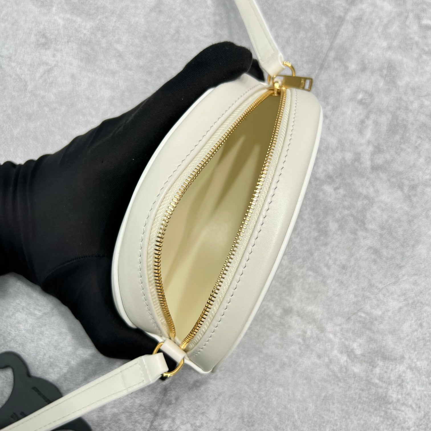 Crossbody Oval Purse Cuir Triomphe White For Women 6in/16cm