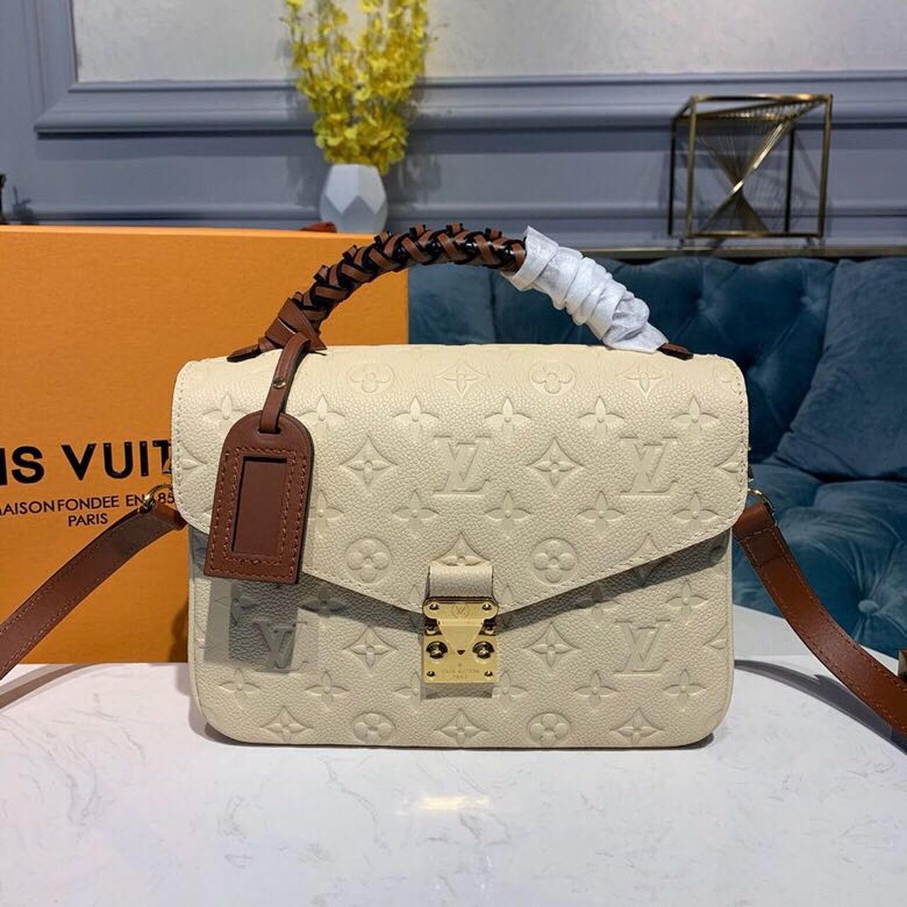 Louis Vuitton Pochette Metis Monogram Empreinte Creme Beige/Caramel For Women,  Shoulder And Crossbody Bags 9.8in/25cm Louis Vuitton M53940