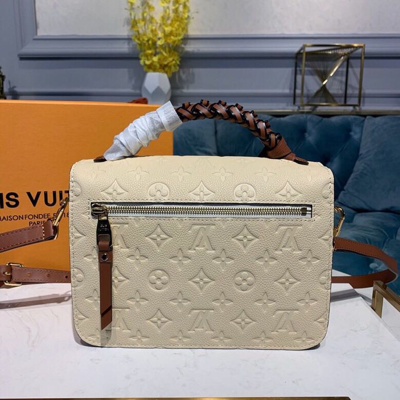 Louis Vuitton Pochette Metis Monogram Empreinte Creme Beige/Caramel For Women,  Shoulder And Crossbody Bags 9.8in/25cm Louis Vuitton M53940