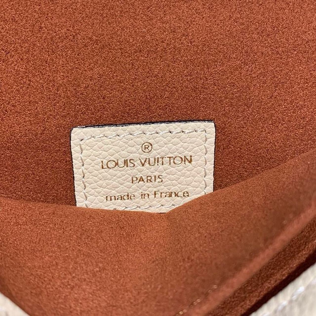 Louis Vuitton Pochette Metis Monogram Empreinte Creme Beige/Caramel For Women,  Shoulder And Crossbody Bags 9.8in/25cm Louis Vuitton M53940