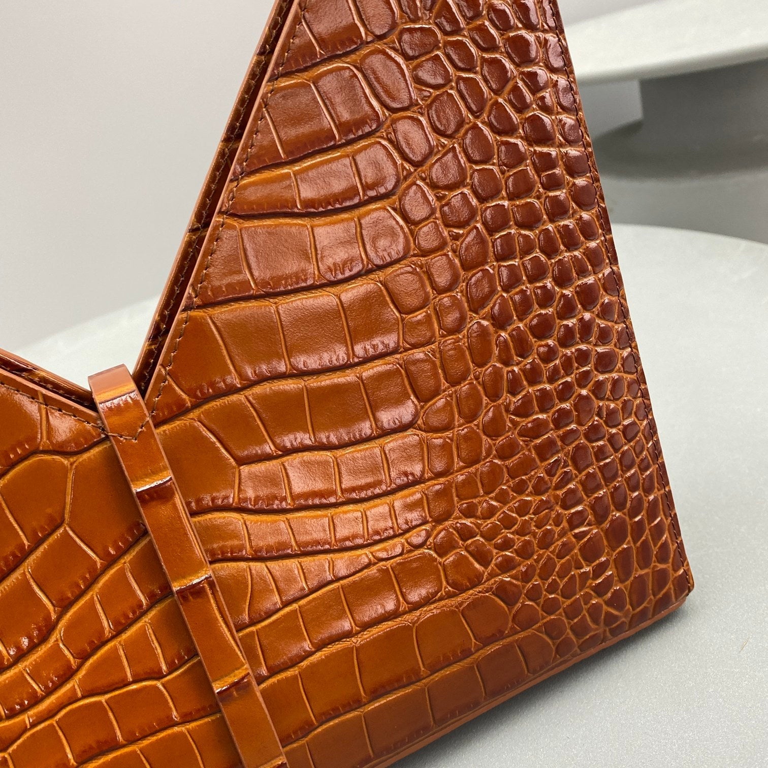 gv Small Cut Out Bag Cramel Brown For Women, Handbags, Shoulder Bags 10.6in/27cm GVCÃ‚Â 