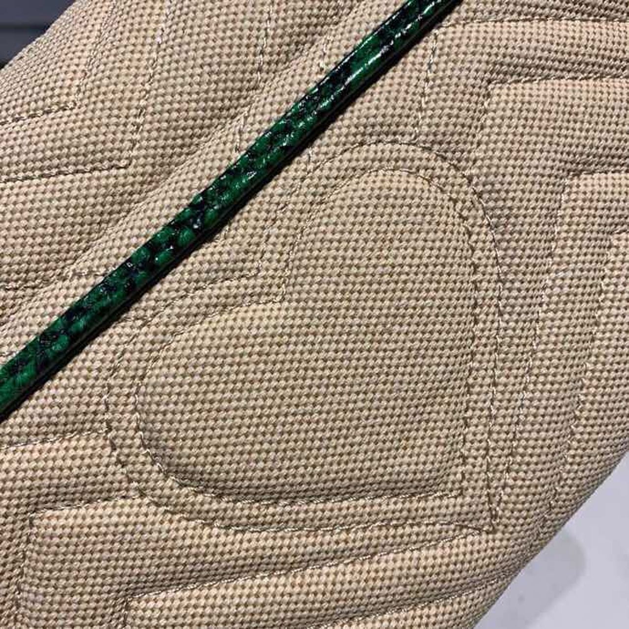 Gucci Marmont Rafa Straw Shoulder Bag Beige/Green Gucci Chevron Matelassé Rafa Effect Fabric For Women 10in/26cm Gucci  ‎443497
