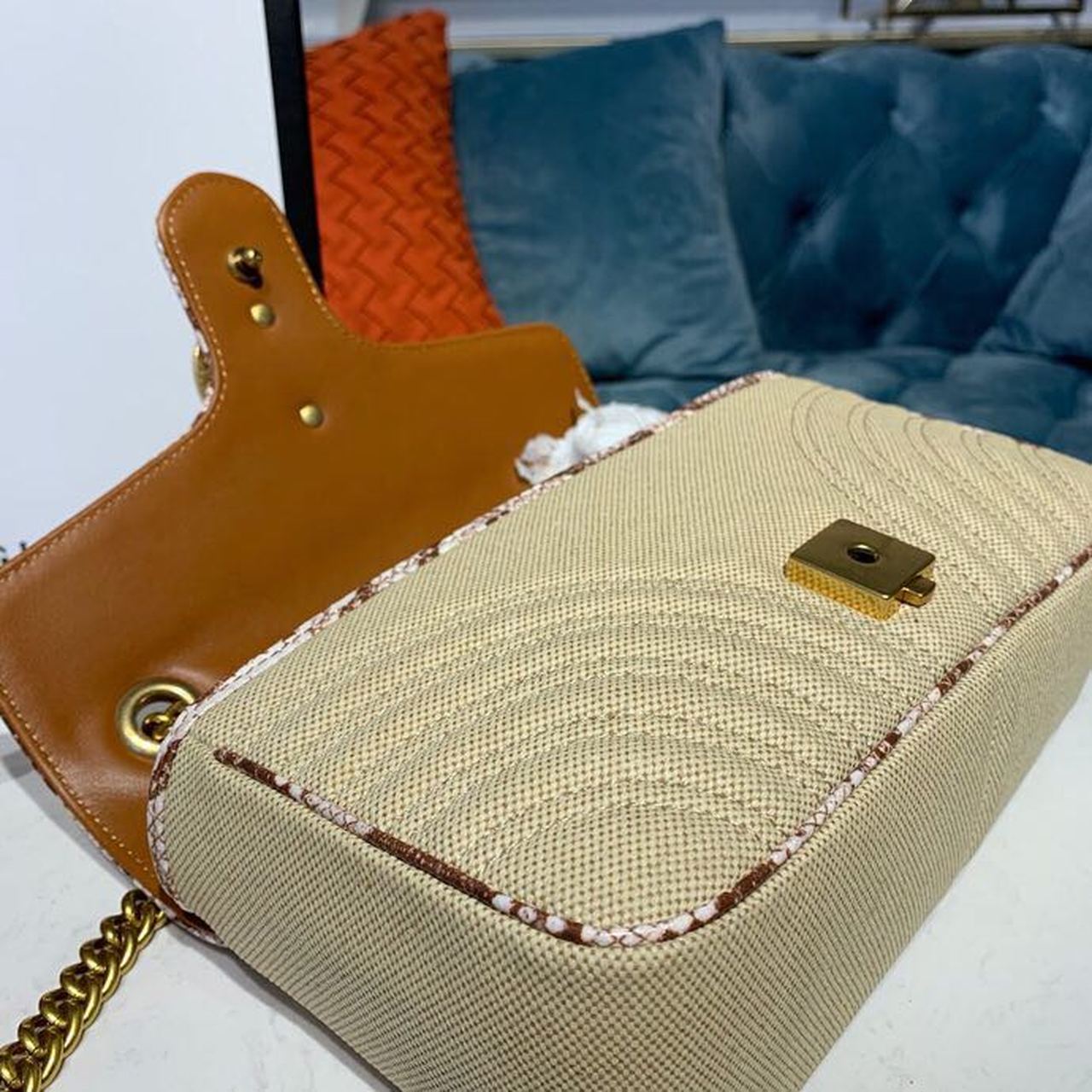 Gucci Marmont Rafa Straw Shoulder Bag Cream/Brown/Beige Gucci Chevron Matelassé Rafa Effect Fabric For Women 10in/26cm Gucci  ‎443497