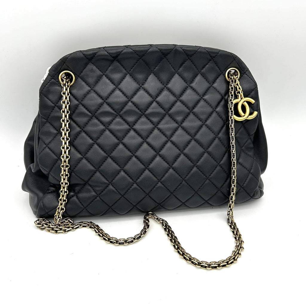 Chanel Matelasse Chain Shoulder Black Leather LA4509