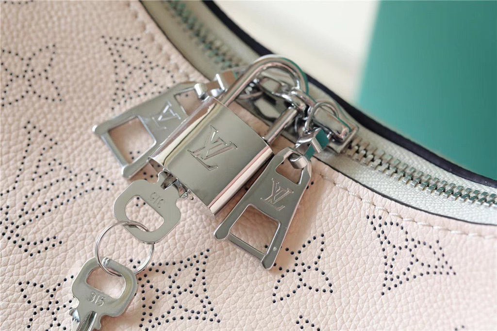 Louis Vuitton Why Knot MM Mahina Light Pink For Women,  Shoulder And Crossbody Bags 13.4in/34cm Louis VuittonÃƒâ€šÃ‚Â 