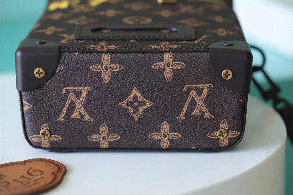 Louis Vuitton Vertical Box Trunk Monogram Canvas For Men, Bags, Shoulder And Crossbody Bags 8.7in/22cm Louis Vuitton M59664