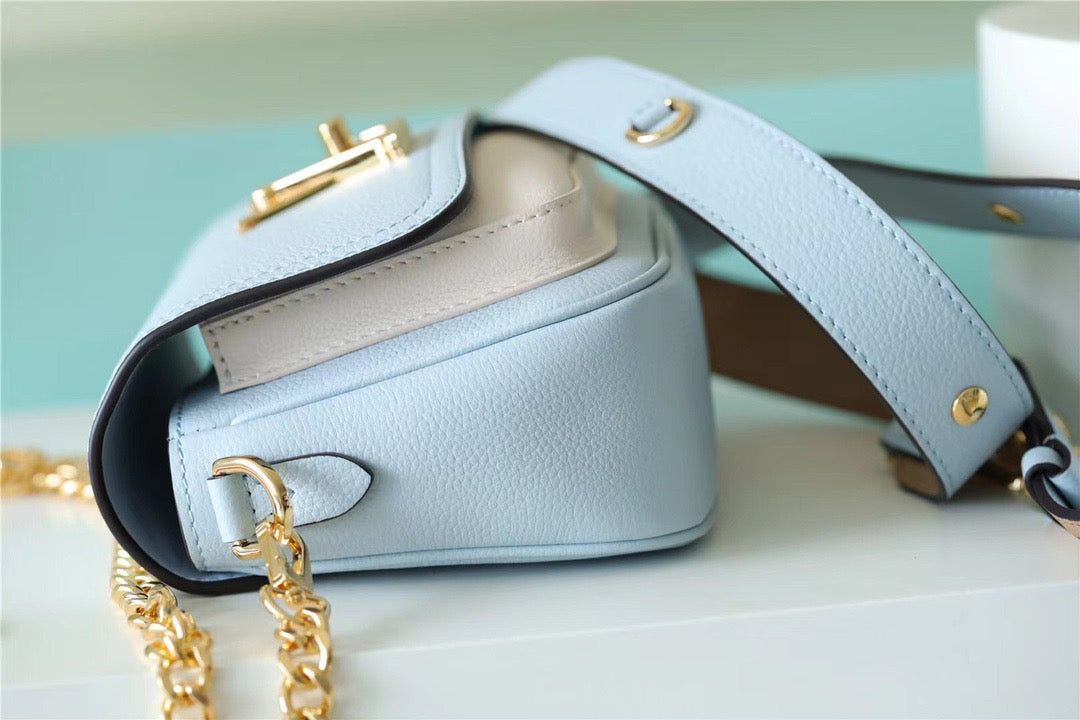 Louis Vuitton Lockme Tender Light Blue For Women, WomenÃƒÂ¢Ã¢â€šÂ¬Ã¢â€žÂ¢s Handbags, Shoulder And Crossbody Bags 7.5in/19cm Louis Vuitton
