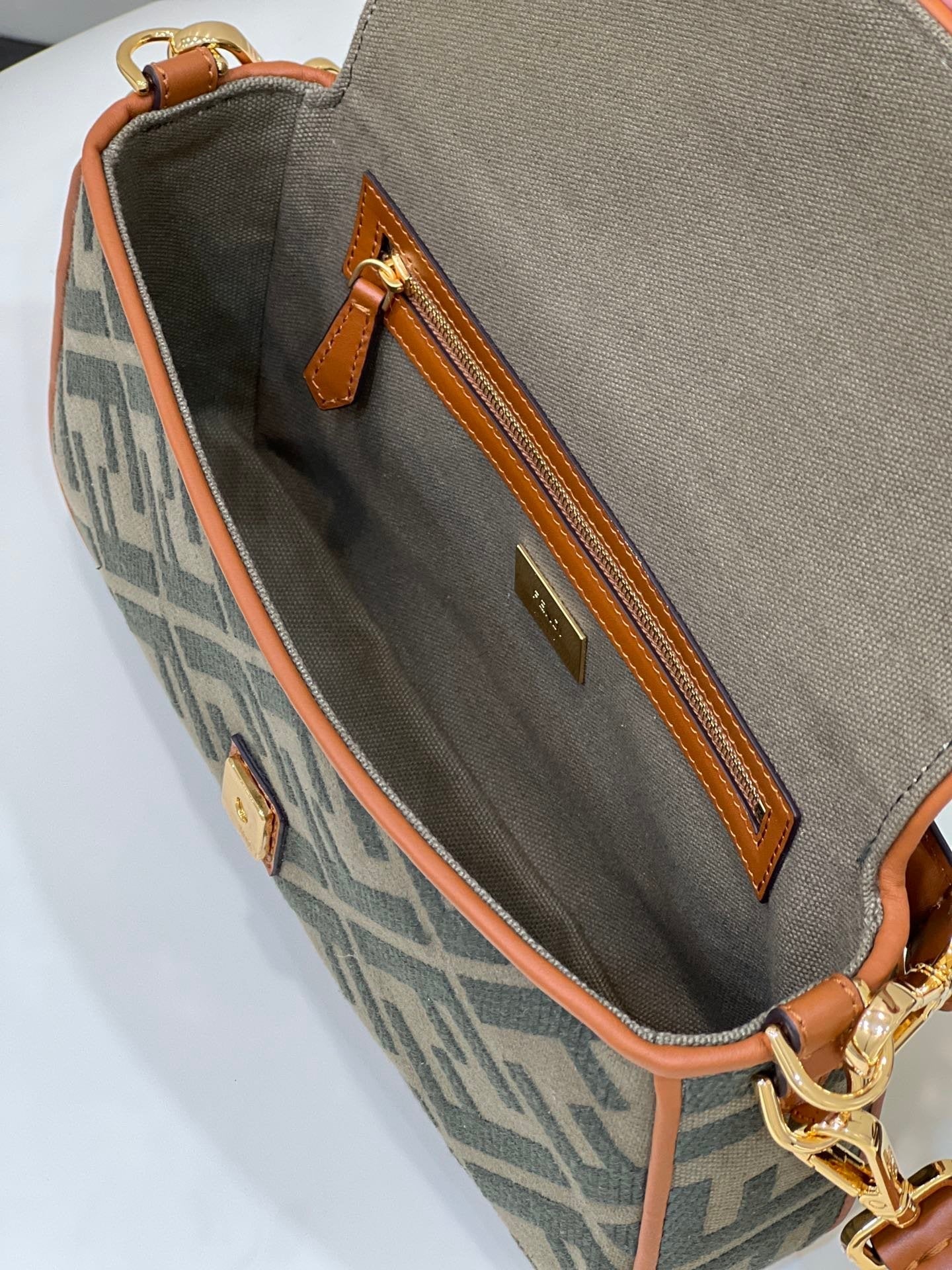 Baguette Khaki For Women, WomenÃ¢â‚¬â„¢s Handbags, Shoulder And Crossbody Bags, 10.6in/27cm FF 8BR600