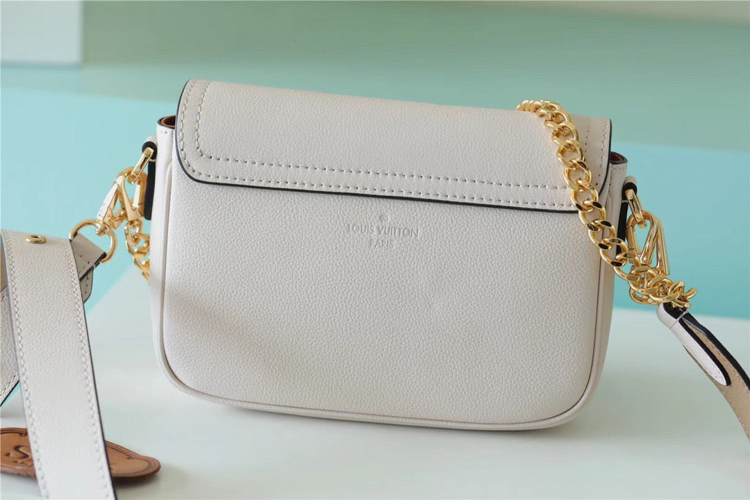 Louis Vuitton Lockme Tender White For Women, WomenÃƒÂ¢Ã¢â€šÂ¬Ã¢â€žÂ¢s Handbags, Shoulder And Crossbody Bags 7.5in/19cm Louis Vuitton