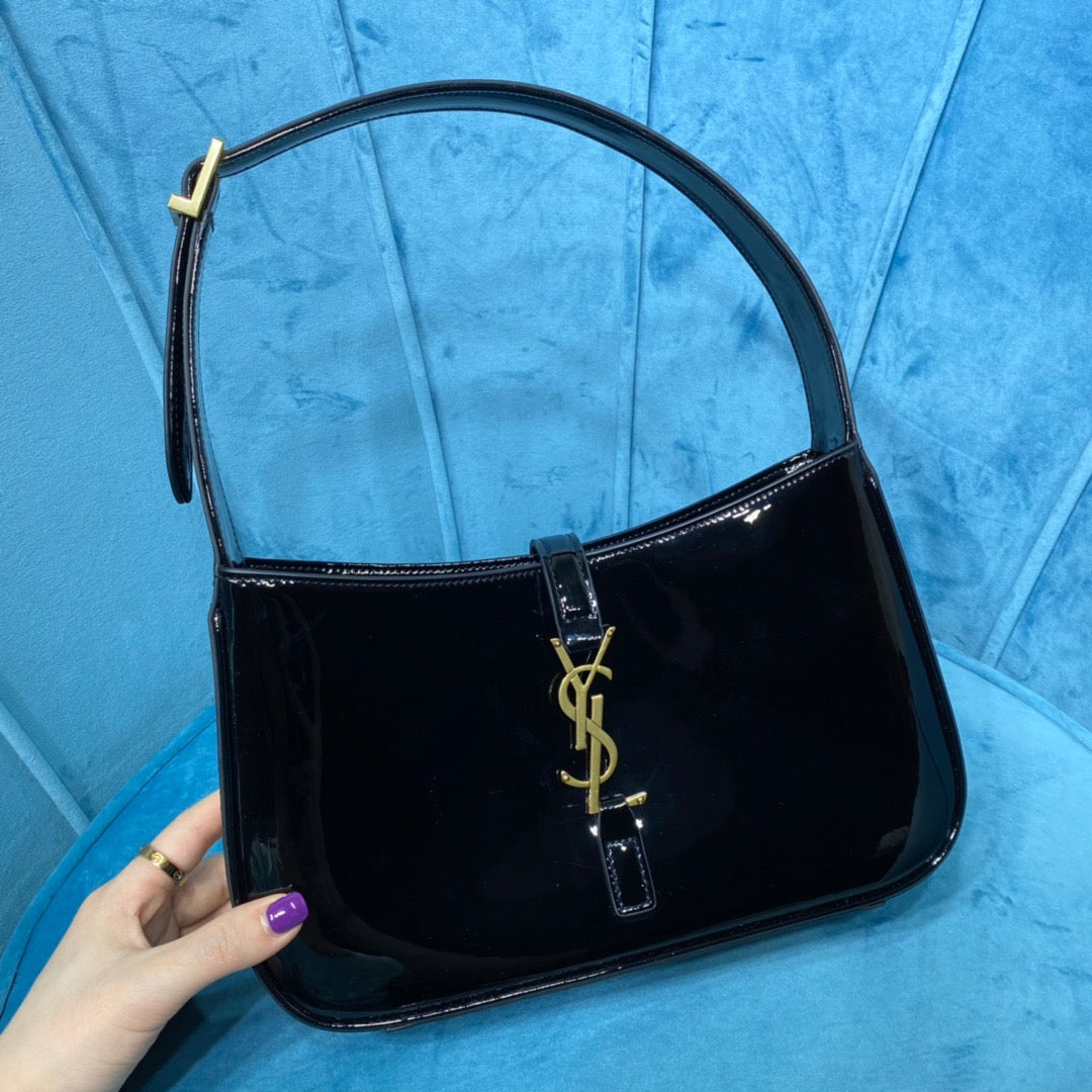 YSSL Le 5 Ã 7 Hobo Bag In Smooth Noir For Women 9in/23cm YSL 6572280UF0W1000