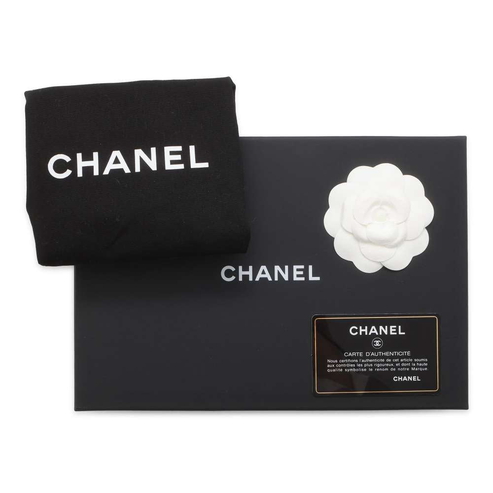 CHANEL CHANEL19 Matelasse ChainShoulder Bag White Lambskin