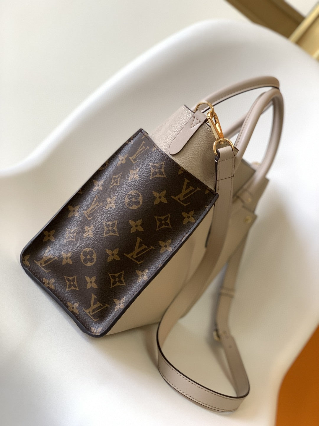 Louis Vuitton On My Side MM Tote Bag Monogram Canvas Greige For Women,  Shoulder Bags 12in/31cm Louis Vuitton M58485