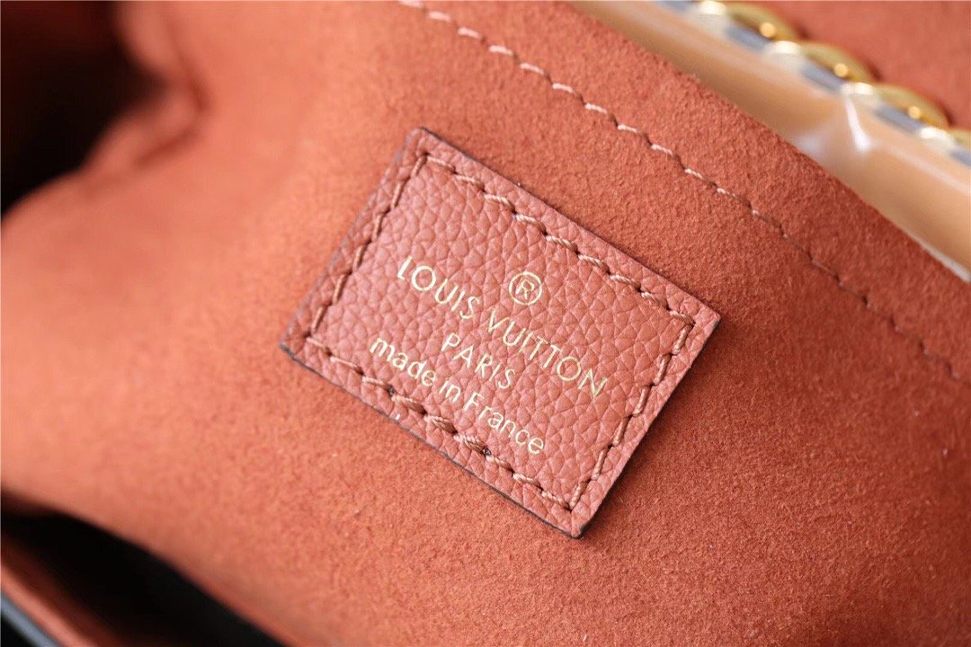Louis Vuitton Lockme Tender Chataigne Brown For Women,  Shoulder And Crossbody Bags 7.5in/19cm Louis VuittonÃƒâ€šÃ‚Â 
