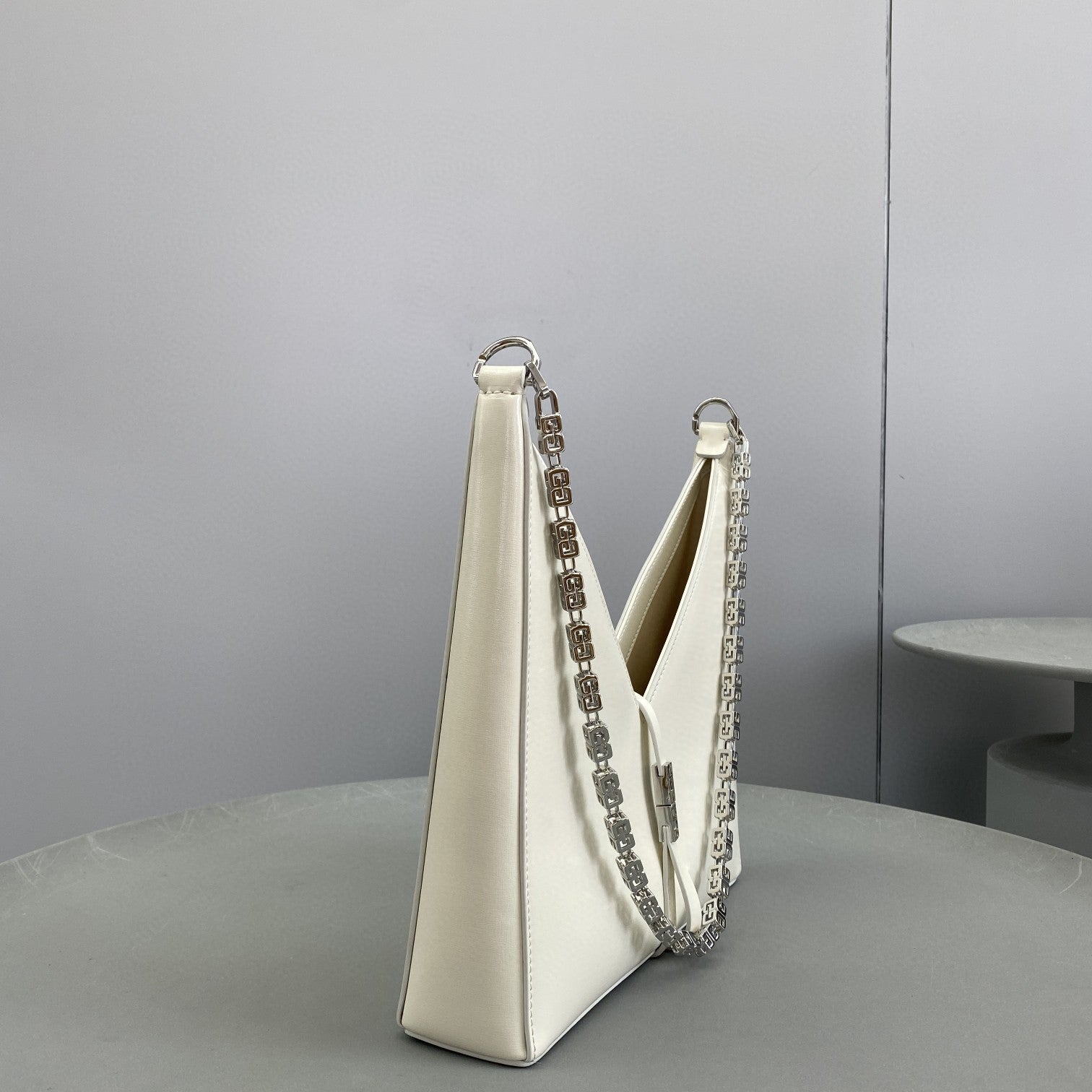 gv Small Cut Out Bag Ivory For Women, Handbags, Shoulder Bags 10.6in/27cm GVCÃ‚Â 