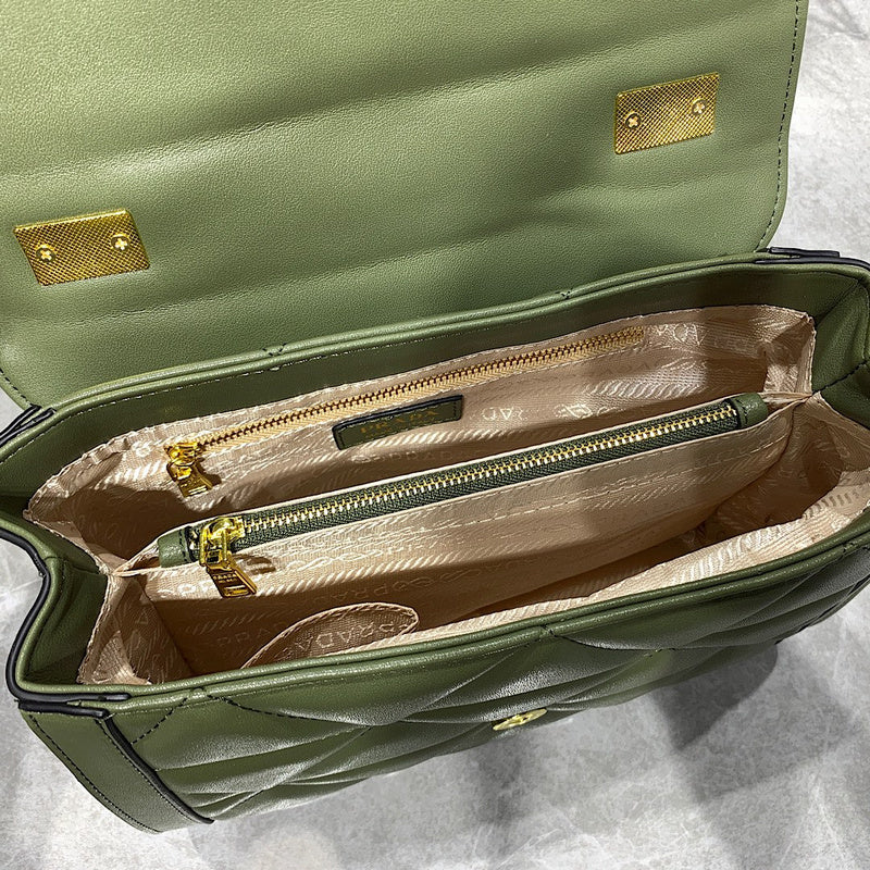 Barnes-Bags - Prada Bags - 907