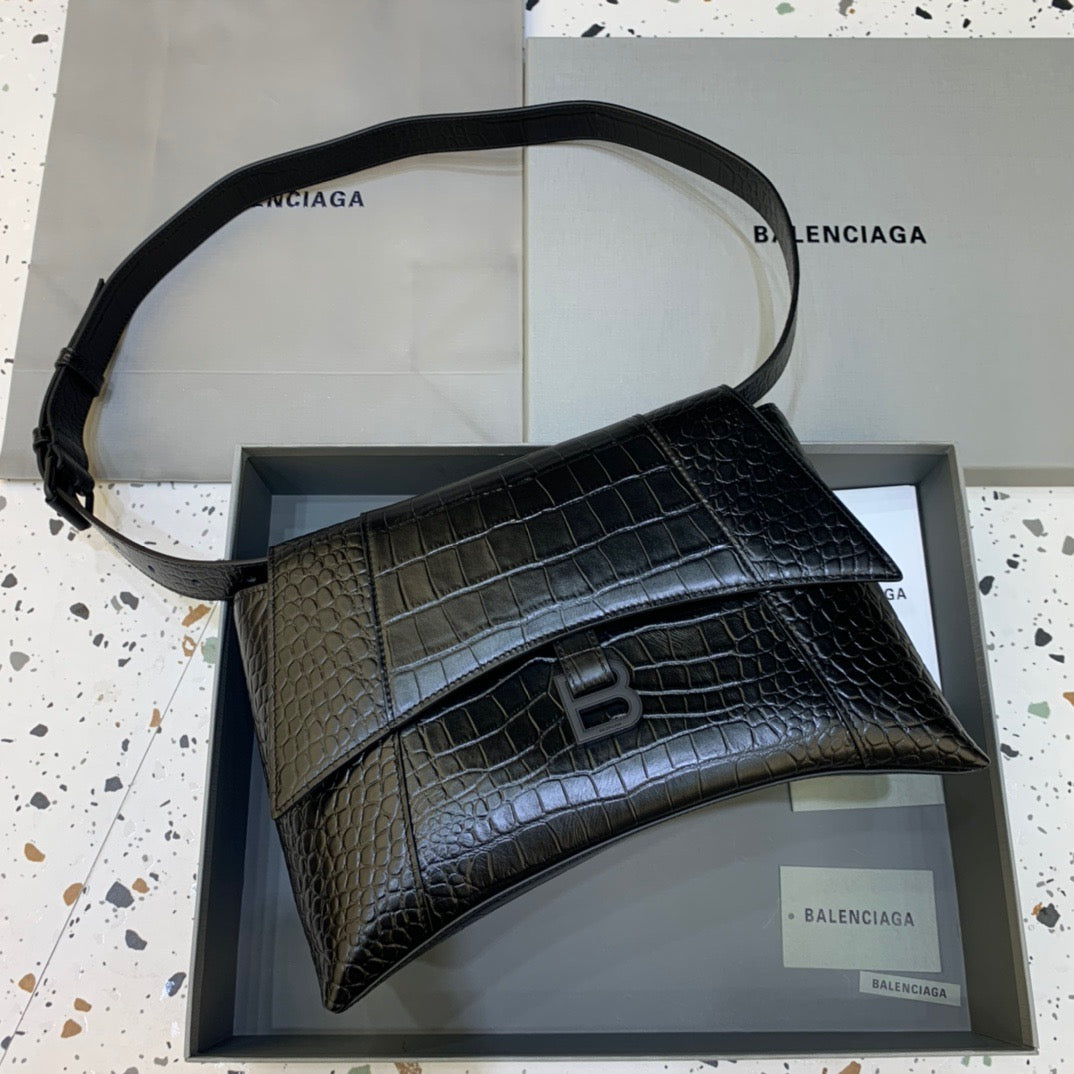 Downtown MeDiorum Shoulder Bag In Black, For Women,  Bags 12.6in/32cm