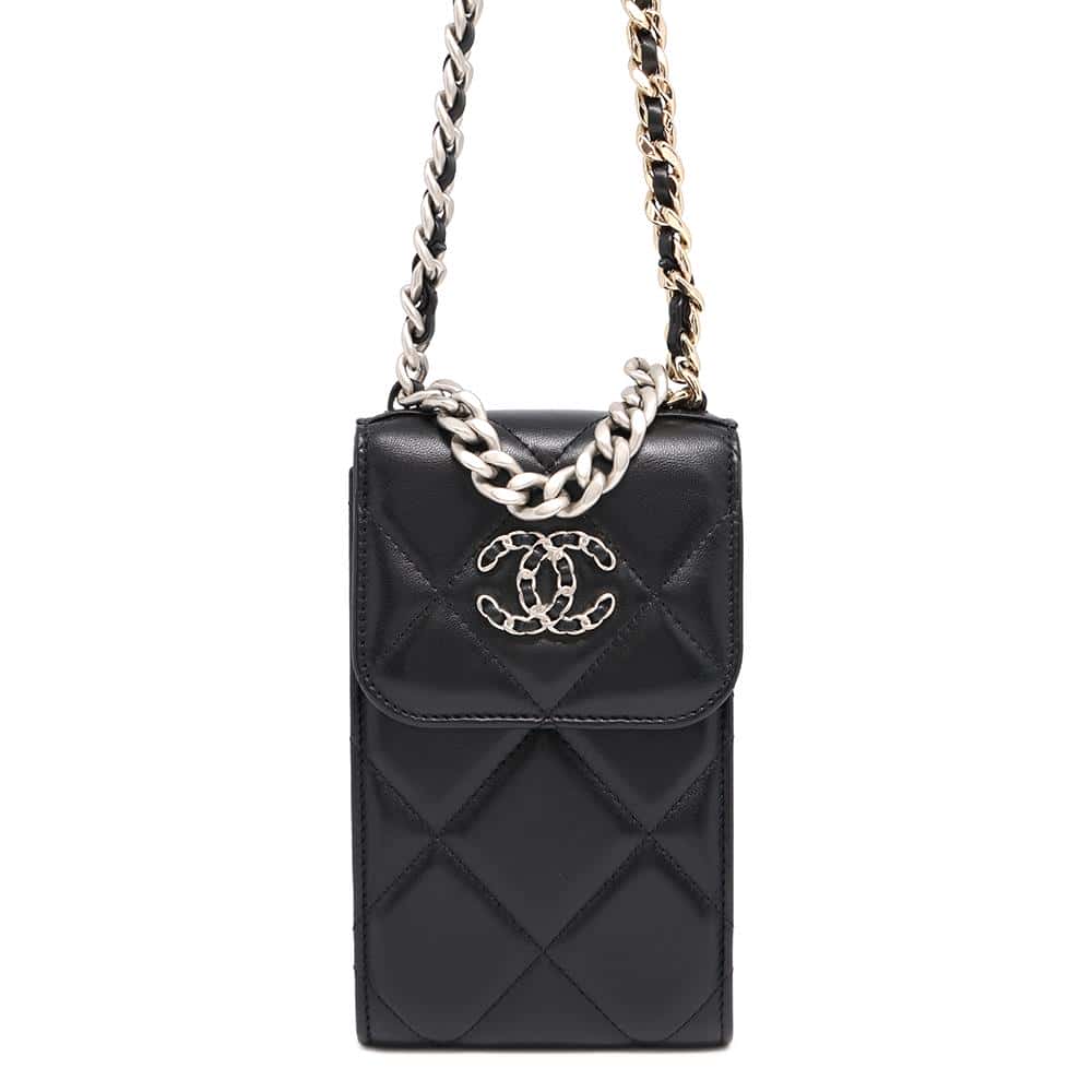 CHANEL CHANEL19 Phone Case ChainShoulder BlackAP1773 Lambskin