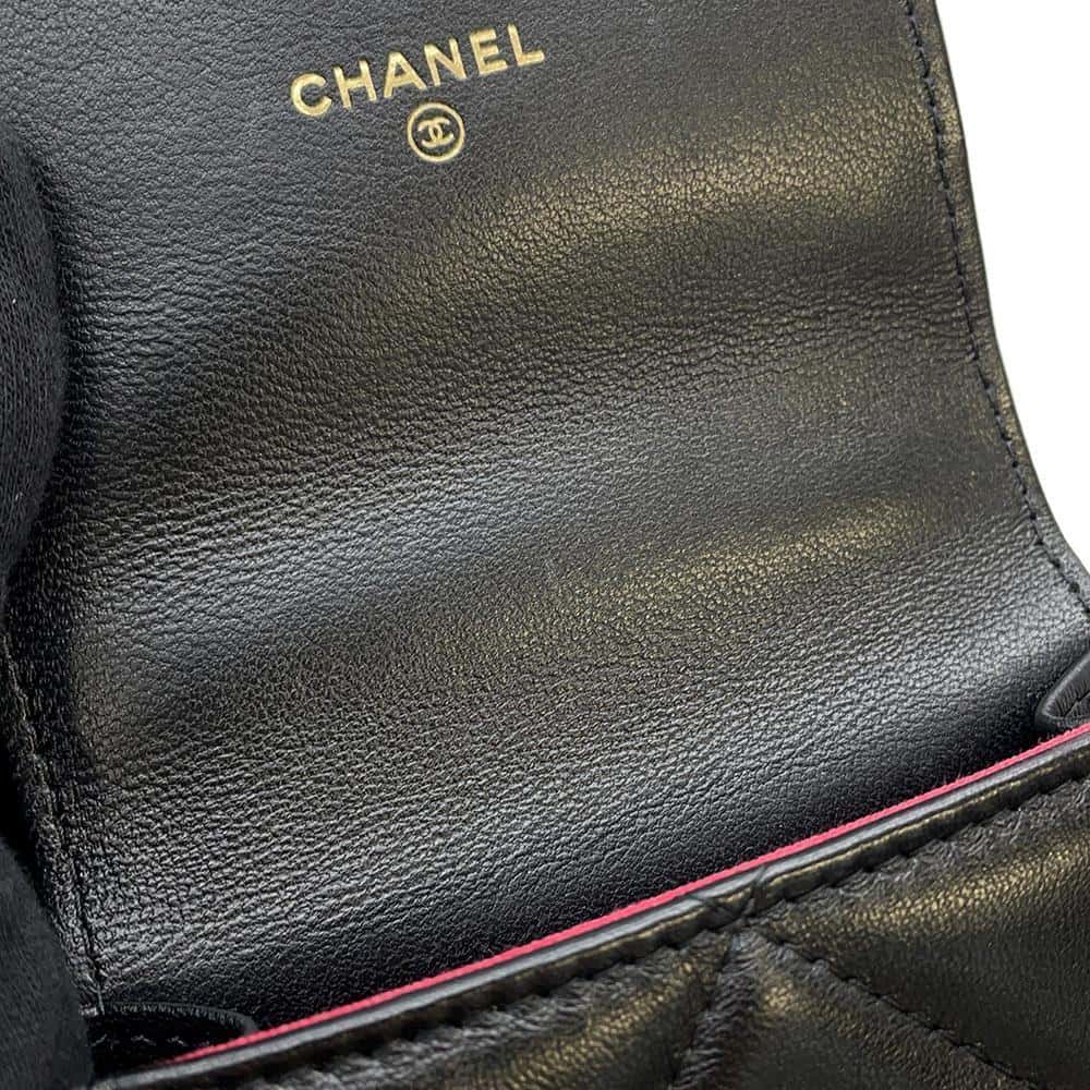 CHANEL CHANEL19 Phone Case ChainShoulder BlackAP1773 Lambskin