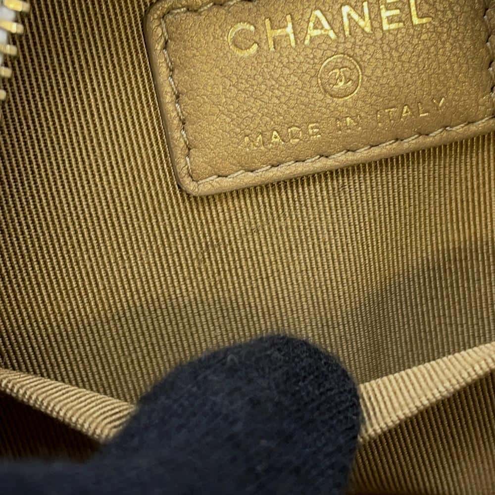 CHANEL Matelasse Round Chain Shoulder Bag WhiteAP0999 Lambskin