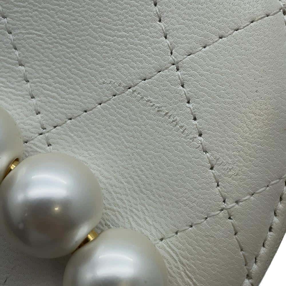 CHANEL Matelasse Round Chain Shoulder Bag WhiteAP0999 Lambskin