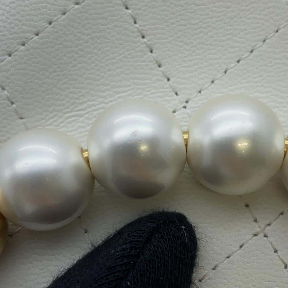 CHANEL Matelasse Round Chain Shoulder Bag WhiteAP0999 Lambskin