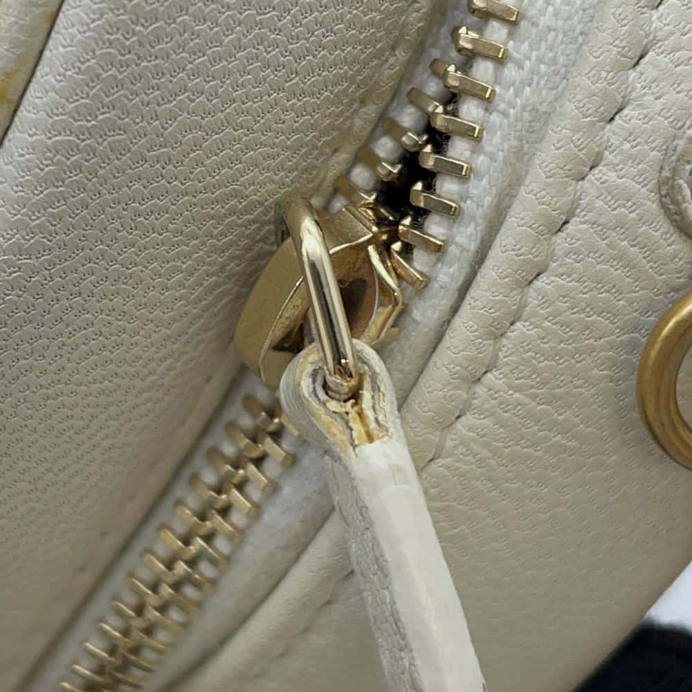 CHANEL Matelasse Round Chain Shoulder Bag WhiteAP0999 Lambskin