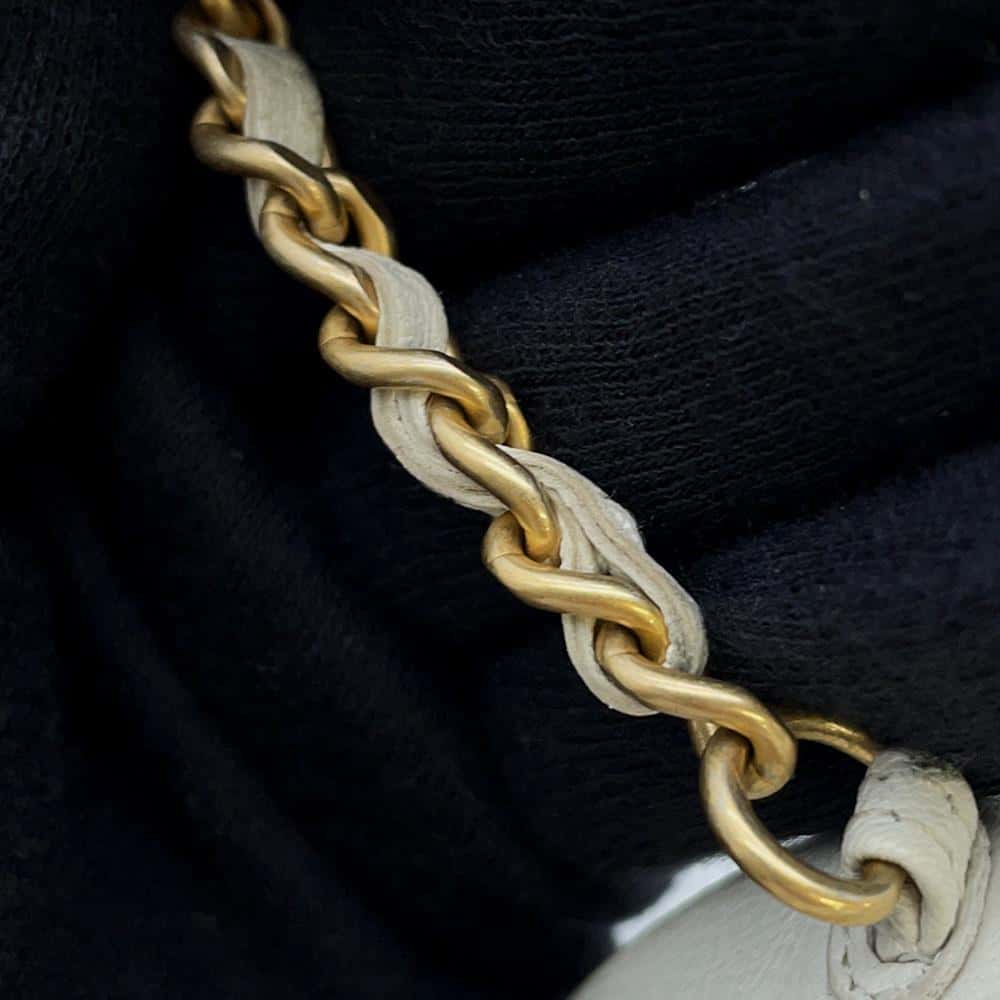 CHANEL Matelasse Round Chain Shoulder Bag WhiteAP0999 Lambskin