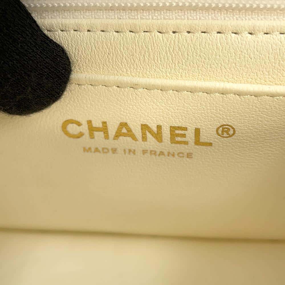 CHANEL Chocolate Bar Mini Flap ChainShoulder Bag Cruise 2023 Collection WhiteAS3744 Lambskin