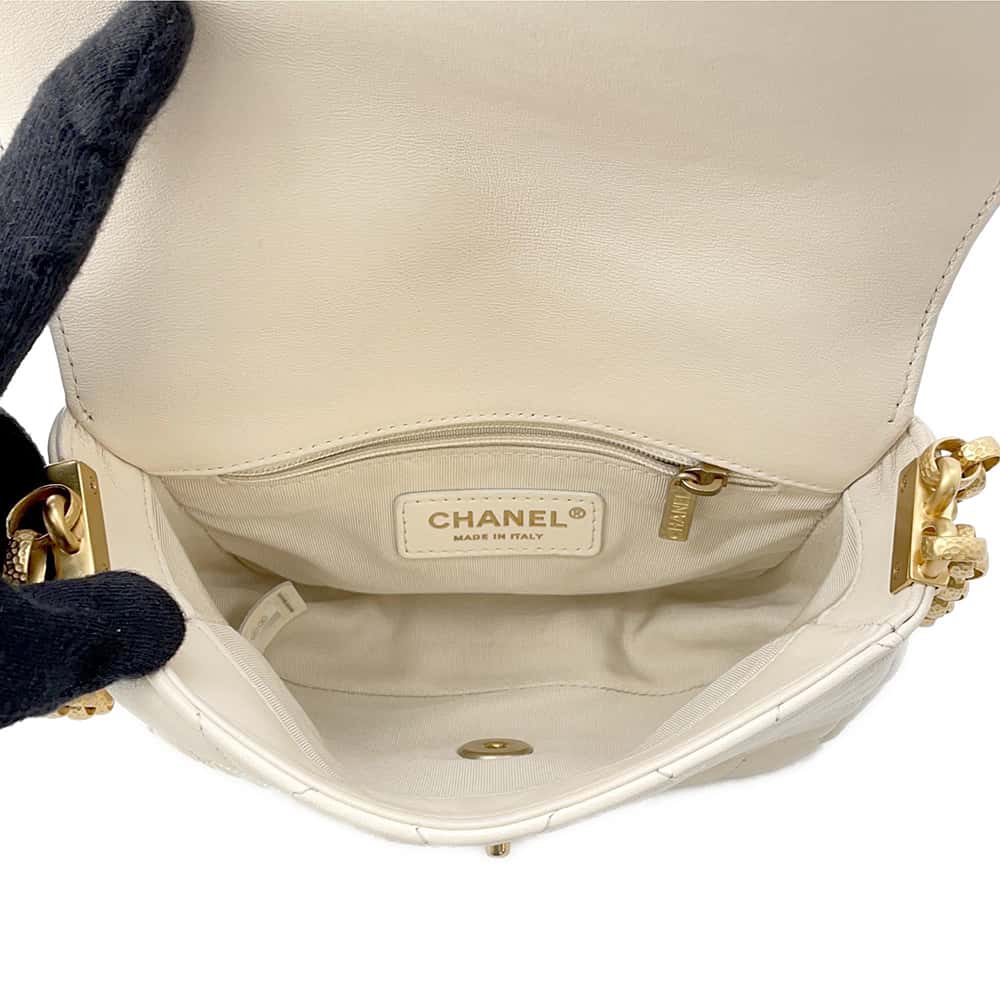 CHANEL Matelasse Coin Motif ChainShoulder Bag WhiteAS2222 Lambskin
