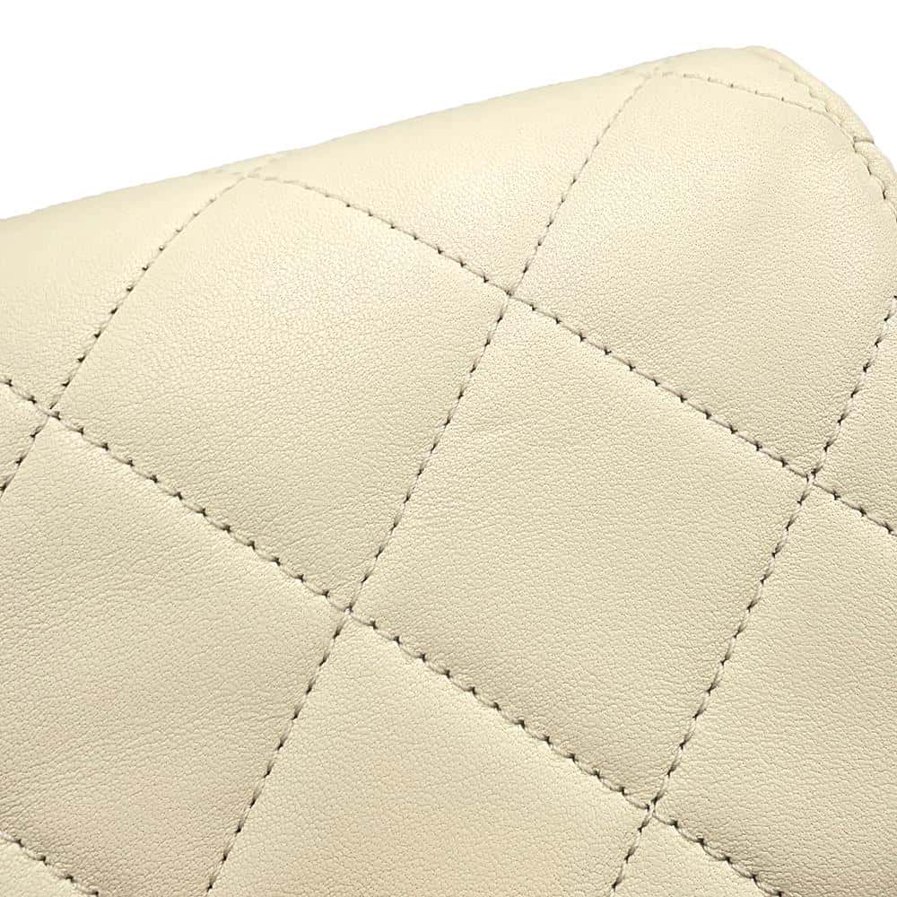 CHANEL Matelasse Coin Motif ChainShoulder Bag WhiteAS2222 Lambskin