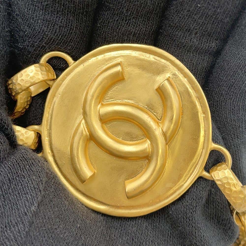 CHANEL Matelasse Coin Motif ChainShoulder Bag WhiteAS2222 Lambskin
