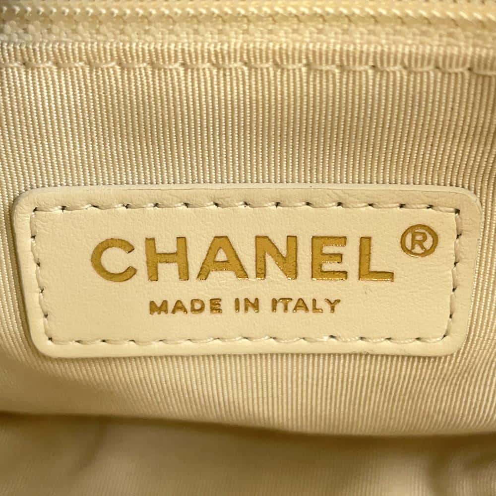 CHANEL Matelasse Coin Motif ChainShoulder Bag WhiteAS2222 Lambskin