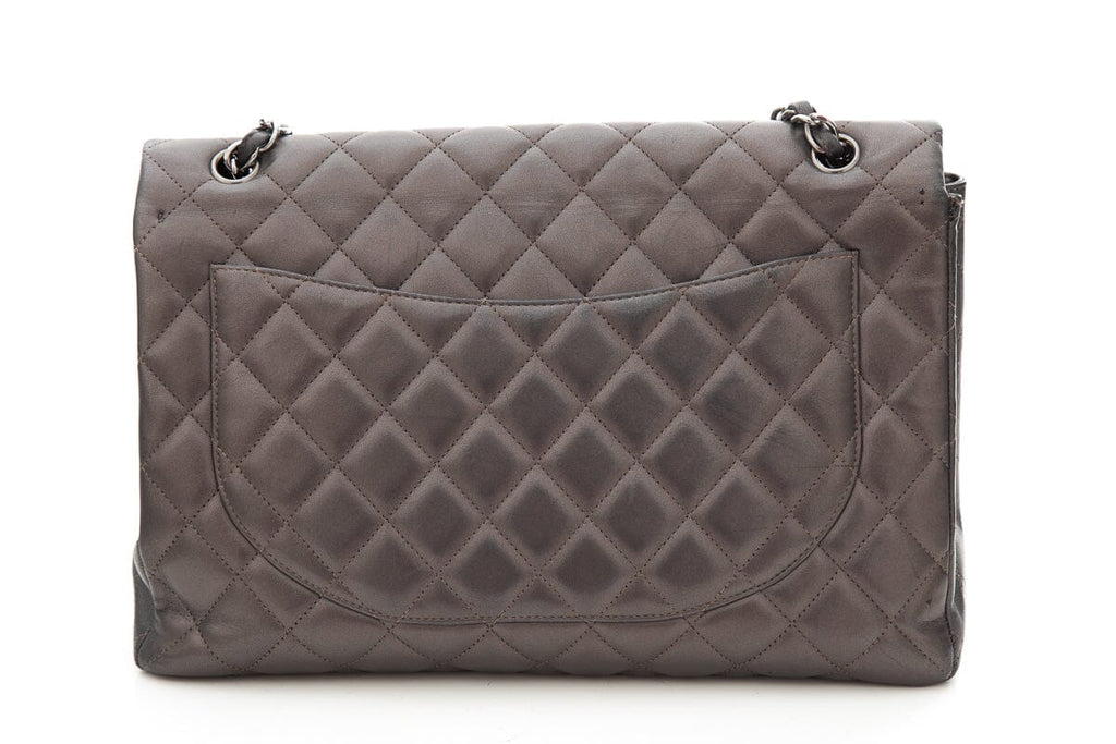 Chanel 2009-2010 Maxi Classic Flap Gunmetal Quilted Lambskin Handbag W SiLouis Vuittoner HW