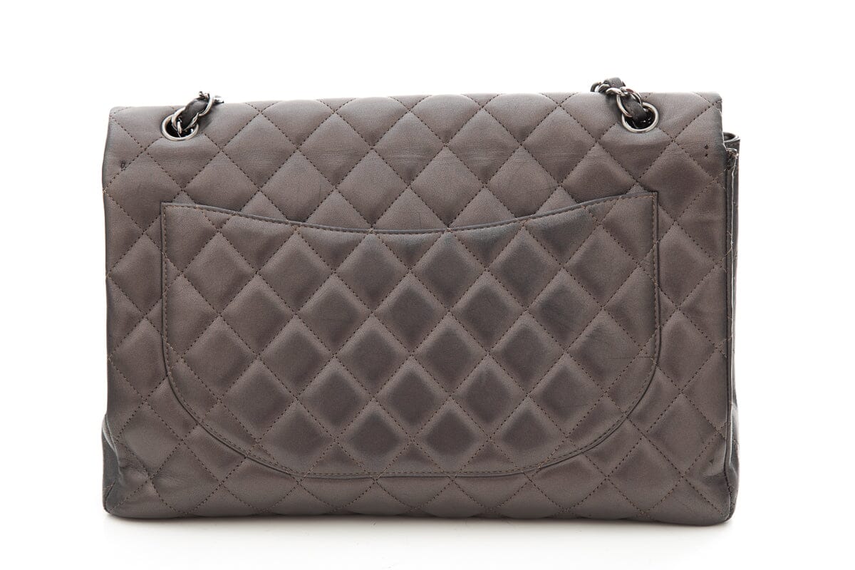 Chanel 2009-2010 Maxi Classic Flap Gunmetal Quilted Lambskin Handbag W SiLouis Vuittoner HW
