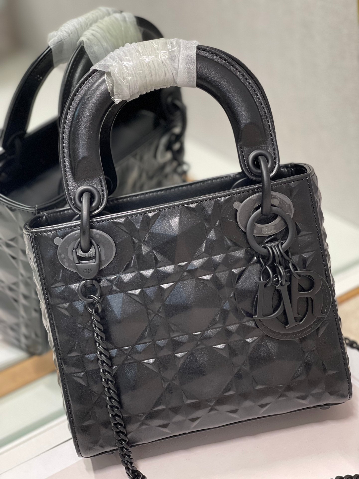 Dior Mini Lady Bag Cannage with Beaded Motif, Black, For Women Women’s Handbags, Crossbody Bags, 17cm CD M0505SNEA_M900