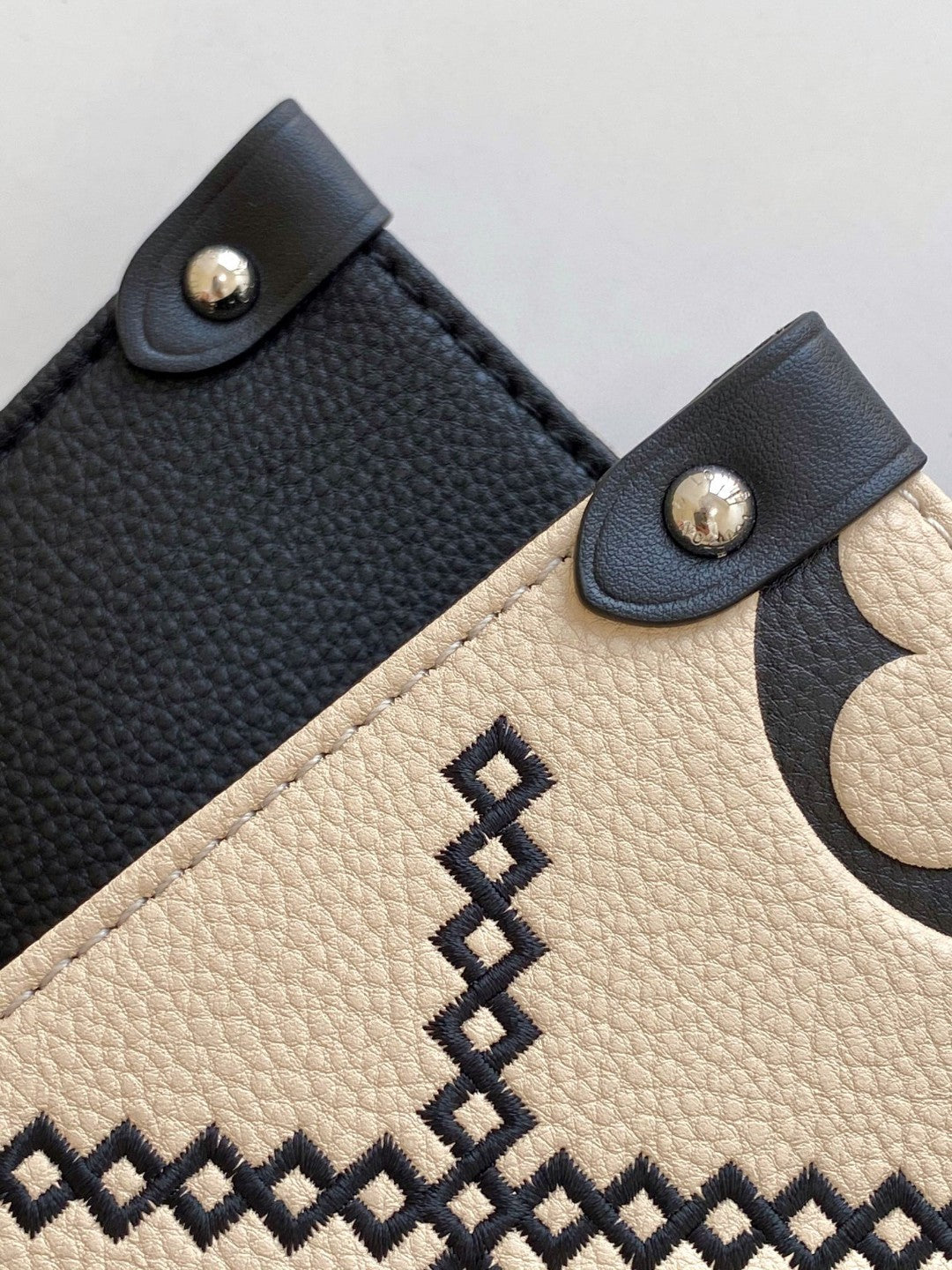 Louis Vuitton Onthego MM Tote Bag Monogram Empreinte CrÃƒÆ’Ã‚Â¨me Beige For Women, Women Handbags, Shoulder Bags And Crossbody Bags 13.8in/35cm Louis Vuitton M46016