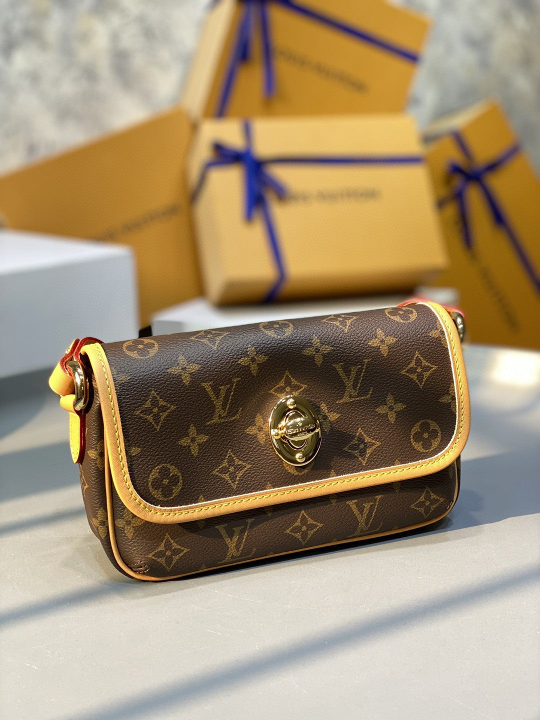 Louis Vuitton Tikal PM Monogram Canvas For Women,  Shoulder Bags 23cm Louis Vuitton M40078