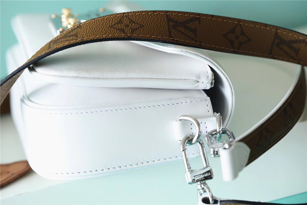 Louis Vuitton Swing Monogram White For Women,  Shoulder And Crossbody Bags 24cm/9.4in Louis VuittonÃƒâ€šÃ‚Â 