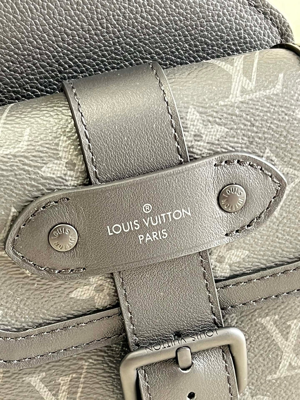 Louis Vuitton Saumur Slingbag Monogram Eclipse Black For Men, Bags, Crossbody Bags 7.1in/18cm Louis Vuitton M45912