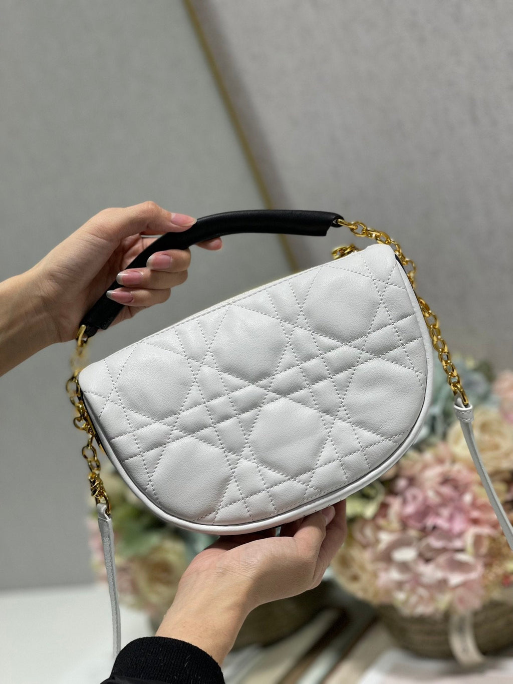 Dior Small Vibe Hobo Bag White Cannage, White Handbags, Crossbody Bags, 20cm CD M7200ONOA_M879