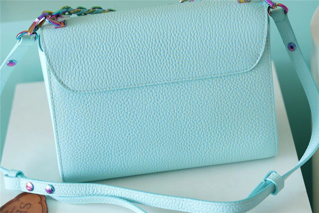 Louis Vuitton Twist MM Grain Blue For Women,  Shoulder And Crossbody Bags 9.1in/23cm Louis Vuitton M20694