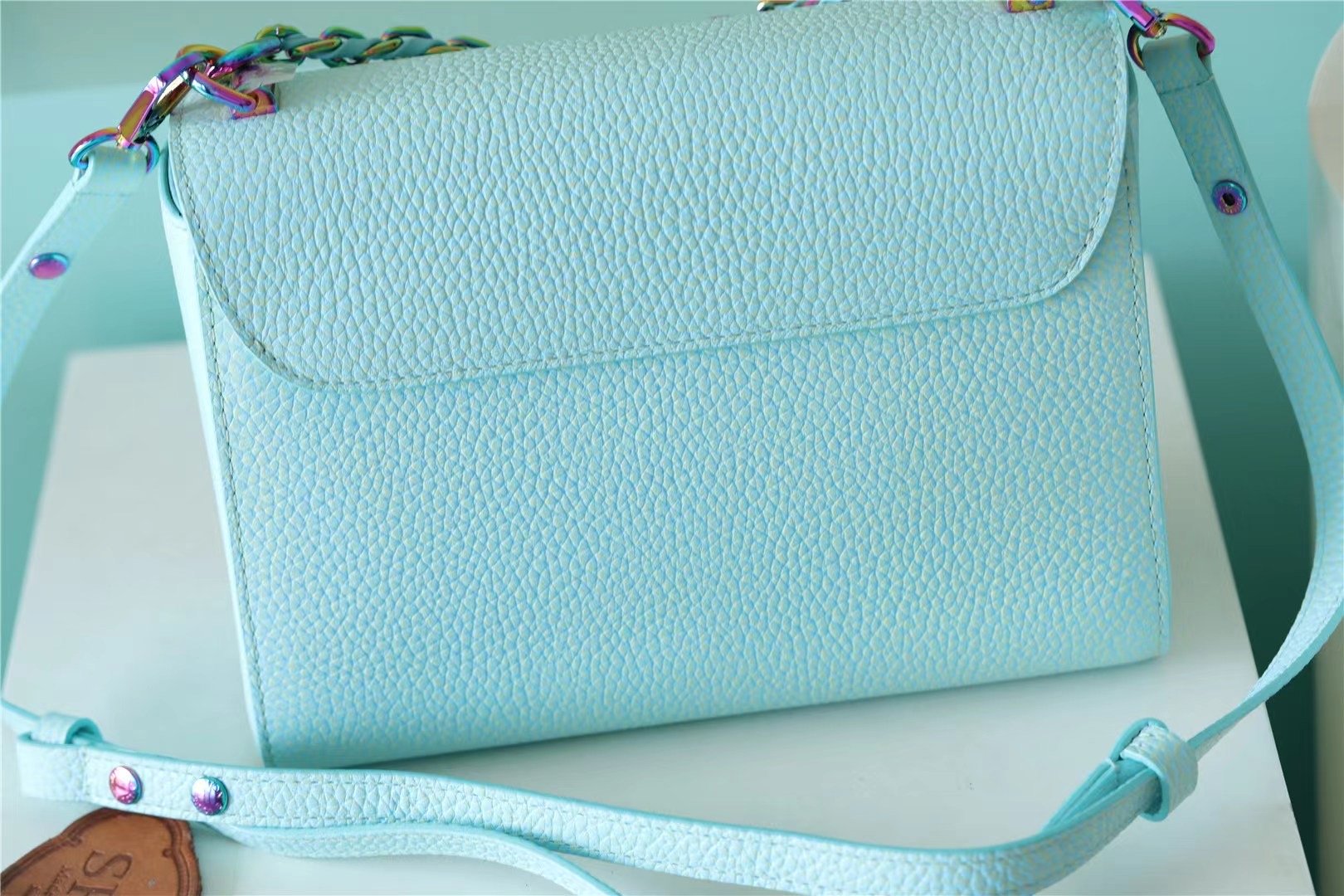 Louis Vuitton Twist MM Grain Blue For Women,  Shoulder And Crossbody Bags 9.1in/23cm Louis Vuitton M20694