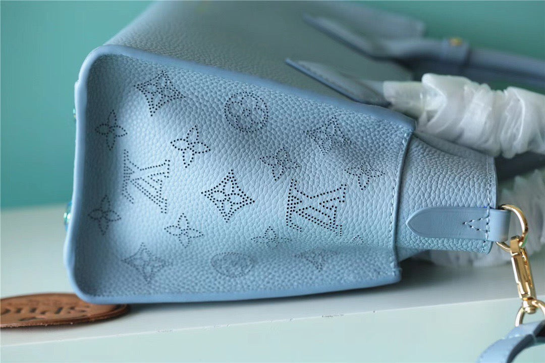 Louis Vuitton On My Side PM Mahina Bleu Nuage Blue For Women,  Shoulder And Crossbody Bags 25cm/9.8in Louis Vuitton M59432