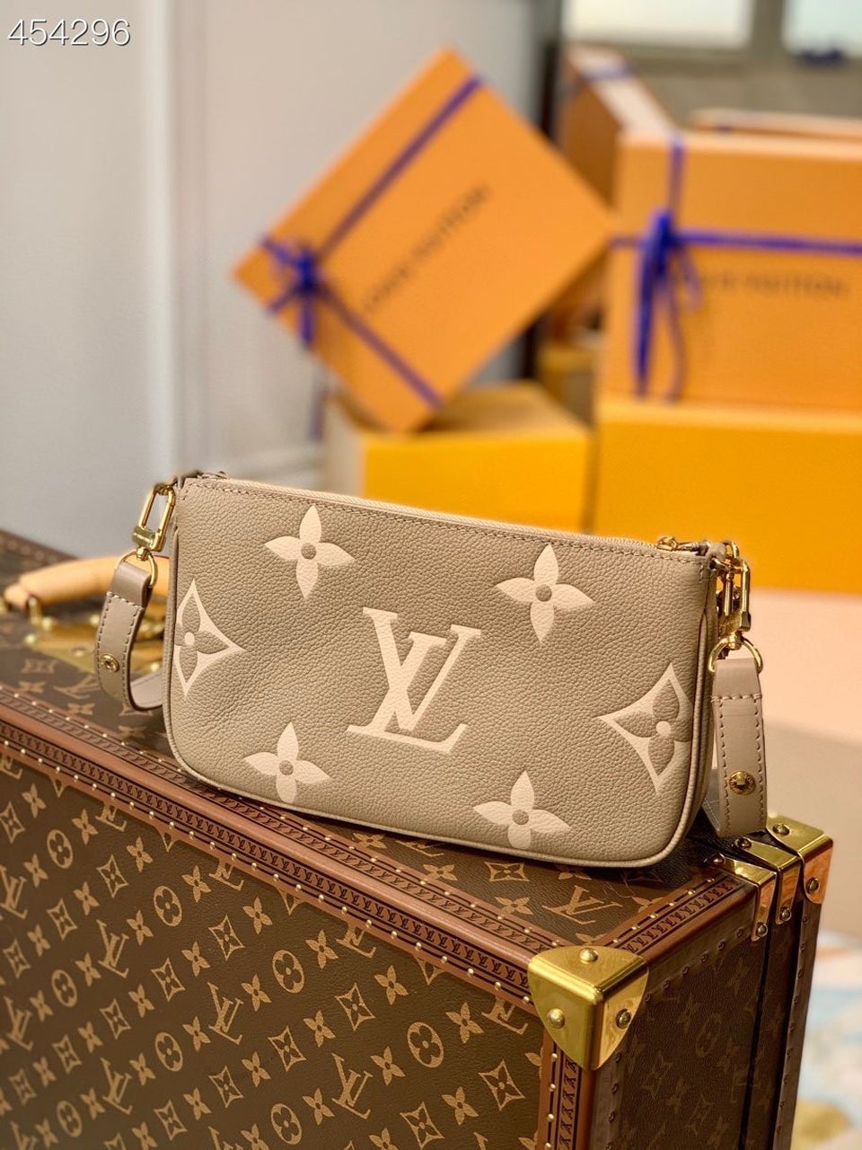 Louis Vuitton Multi Pochette AcGLAMIssoires Monogram Empreinte Tourterelle Beige/Cream For Women,  Shoulder And Crossbody Bags 9.8in/25cm Louis Vuitton